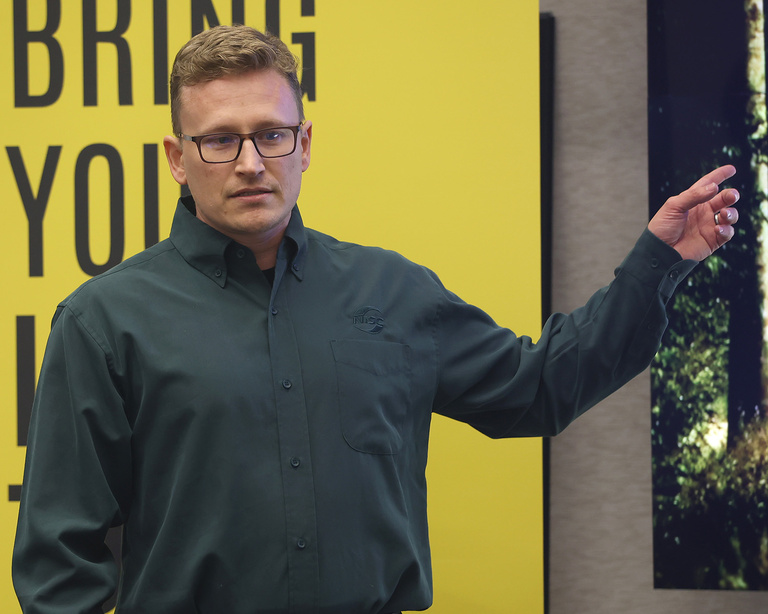 Chris Beyer | Ambient Grid