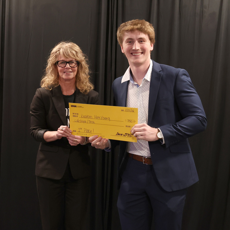 1st Place Lifestyle/Tech: judge Dana Rupe and Keaton Herzberg.